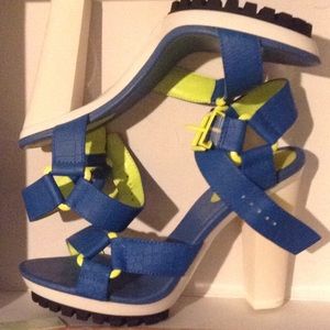 Never worn Gianni Bini heels